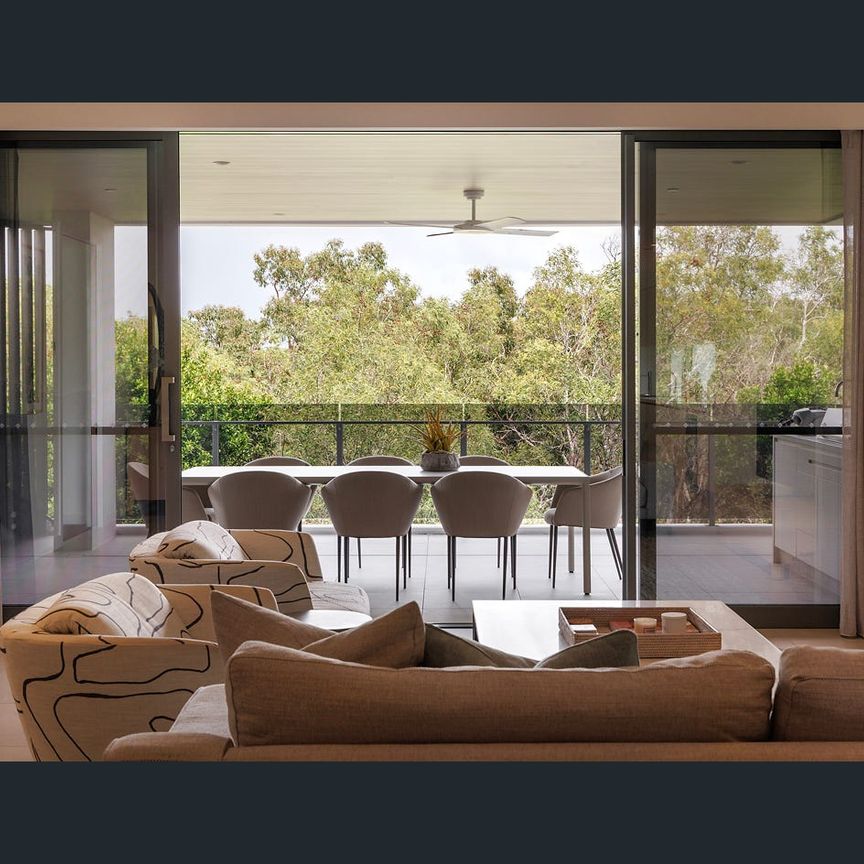 Elegant Coastal Retreat in Exclusive Serenity Close - Photo 1