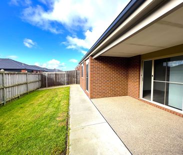 19 Heybridge street, Clyde, VIC 3978 - Photo 1