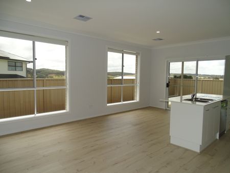 3 Jade Close, Mount Barker SA 5251 - House For Rent - $620 | Domain - Photo 5