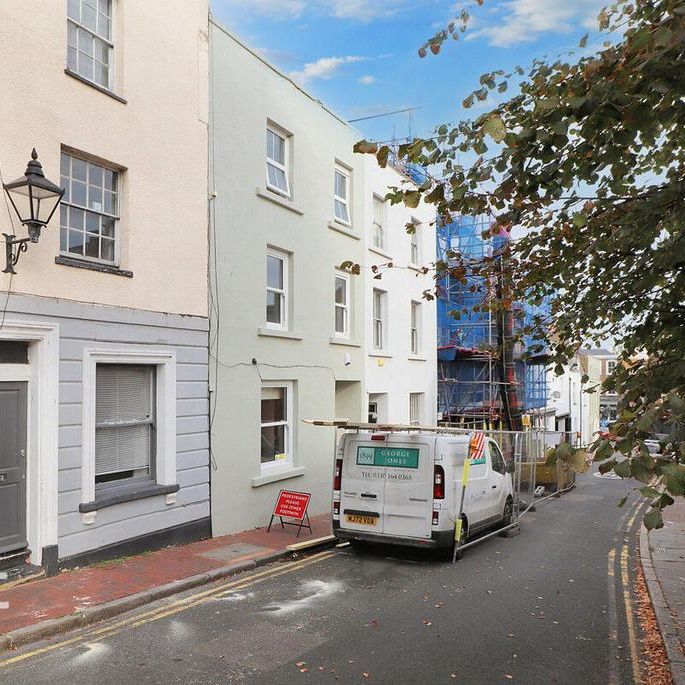4 bedroom townhouse to rent - Photo 1
