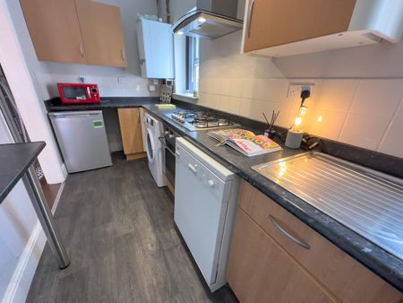 1 bedroom in a house share to rent - Photo 3
