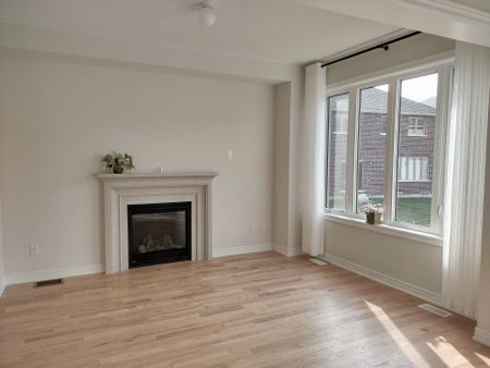 For Lease - 4 Sam Battaglia Crescent, Georgina, Ontario - Photo 5