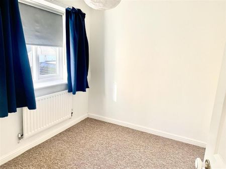 4 bedroom detached house to rent - Photo 2