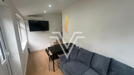 4 bedroom terraced house to rent - Photo 4