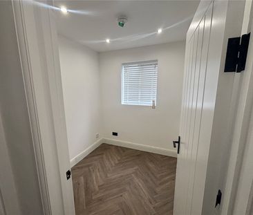 2 bedroom apartment to rent Garlands Road, Redhill, Surrey, RH1 - Photo 2