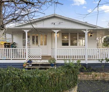 Charming 3BR Home in Bucklands Beach - Photo 3