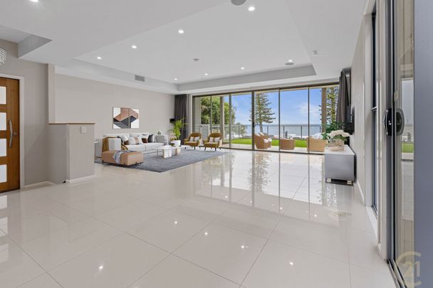 Beachfront Luxury Home in Prime Waterfront Location - 6 Month Lease Only - Photo 1