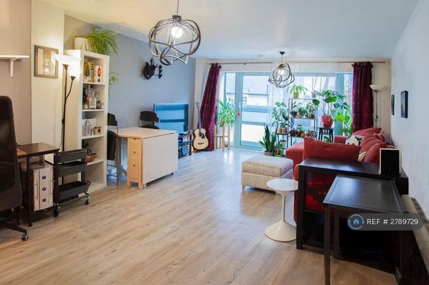 2 bedroom flat to rent - Photo 1