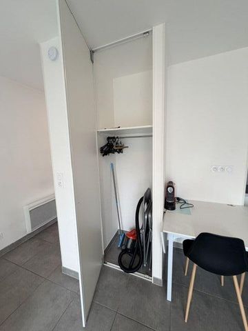 Location Appartement 1 pièce 25m² TROYES 10000 - Photo 2