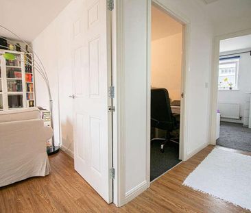 Burford Gardens, Cardiff Bay, CF11 - Photo 3