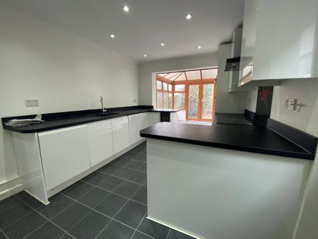 4 bedroom house to rent - Photo 3