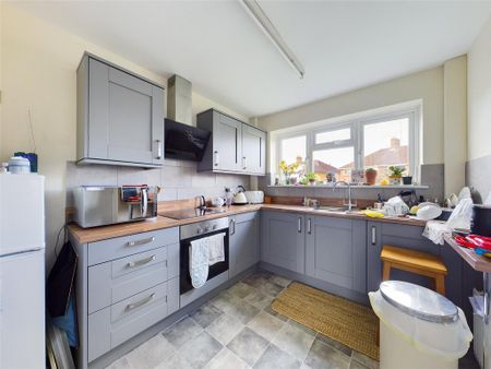 3 bedroom semi-detached house to rent - Photo 4