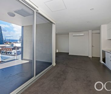 Open the Door To Sophisticated City Living in the Heart of Adelaide - Photo 2