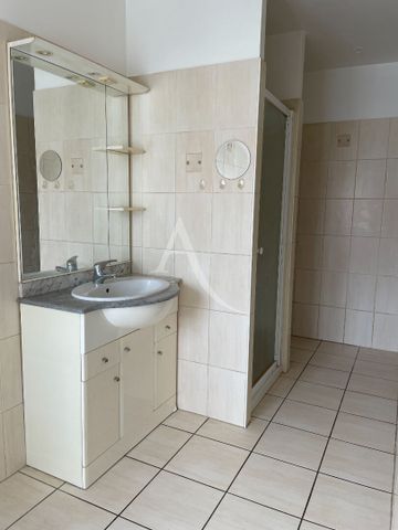 Location Appartement 2 pièces 47m² FONTENAY LE COMTE 85200 - Photo 5