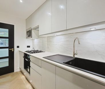 2 Bed Flat, Stanlake Road, W12 - Photo 2