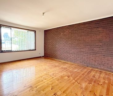 Freshly painted unit in central location - Photo 2