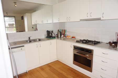 Fully Furnished, Ready to move in! - Photo 3