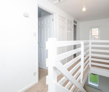 3 bedroom end of terrace house to rent - Photo 4