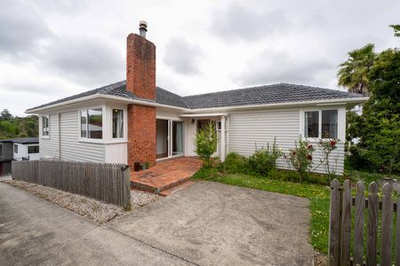 12 Norman Rd, Titirangi - Photo 2