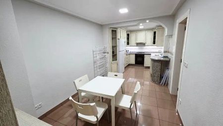 Piso de alquiler en Carrer Juan Ramón Jiménez, Centro - Photo 2