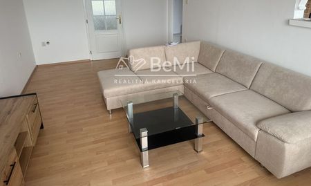 Moderný 3-izbový byt po rekonštrukcii s balkónom, blízko centra Galanty ID 004-21-BEST - Photo 2