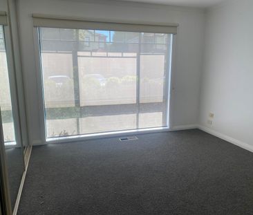SPACIOUS 3 BEDROOM UNIT - Photo 2