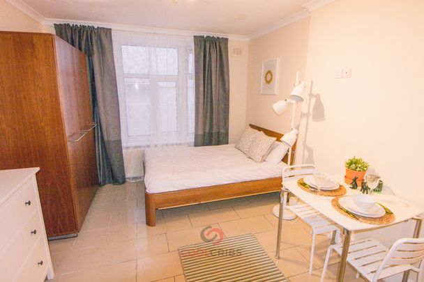 Studio Flat, Linden Gardens, W2 - Photo 1