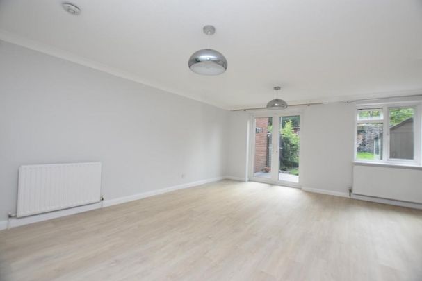 2 bedroom terraced house to rent - Photo 1