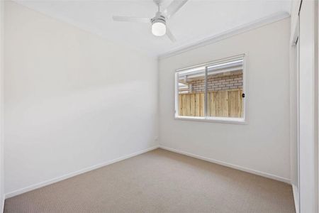 Brand New Contemporary Family Home + FIRST WEEK RENT FREE! - Photo 2