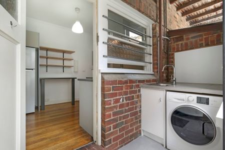 Edwardian Meets Federation In Parkville - Photo 5