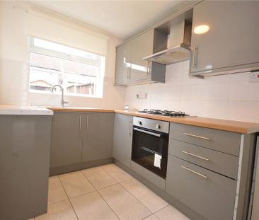 2 bedroom end of terrace house to rent - Photo 6