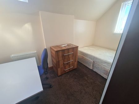 6 Bed - 27 Regent Terrace, Hyde Park, Leeds - LS6 1NP - Student - Photo 5