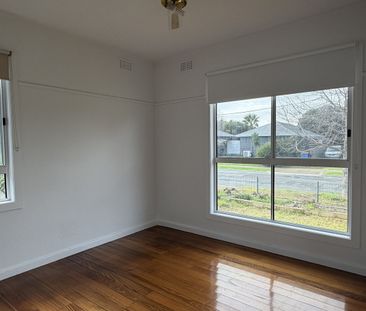 68 Malcolm Crescent, SHEPPARTON VIC 3630 - Photo 3