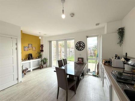 Edgecumbe Avenue, Colindale, NW9 - Photo 3