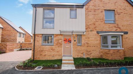 Brand new three bedroom house in the Berwick Green Development with solar panels! - Photo 4
