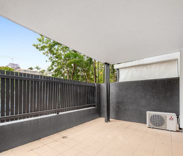 Private One Bedroom Courtyard Apartment - Photo 6