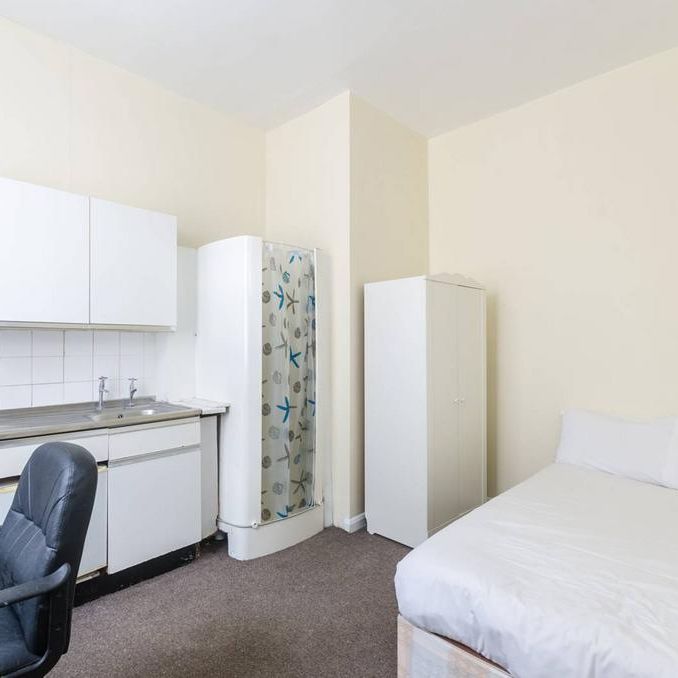 Studio to rent - Photo 1