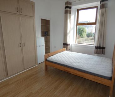 2 bedroom ground floor flat to rent - Photo 4