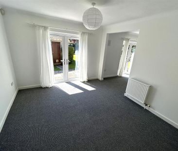 3 bedroom detached bungalow to rent - Photo 1