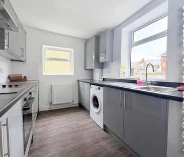 2 bedroom semi-detached house to rent - Photo 4