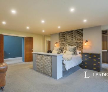 5 bedroom detached house to rent - Photo 2