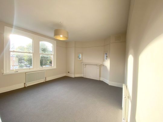 3 Bed Flat, Hendrick Avenue, SW12 - Photo 1