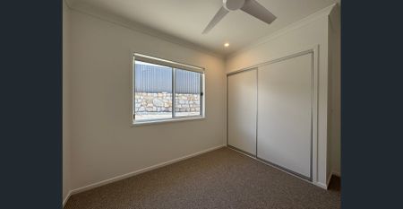 Make This Home for Christmas! - Photo 4