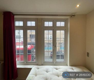 1 bedroom in a flat share to rent - Photo 4