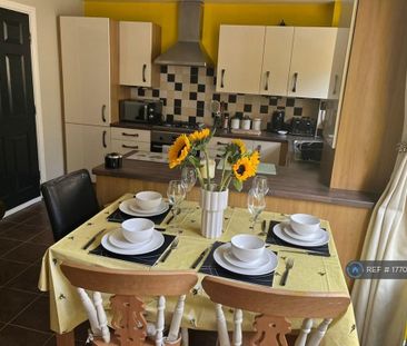 3 bedroom semi-detached house to rent - Photo 4