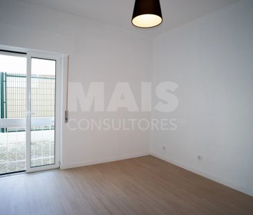 T2 em zona tranquila de Porto Salvo, perto de escolas e centros emp... - Foto 1