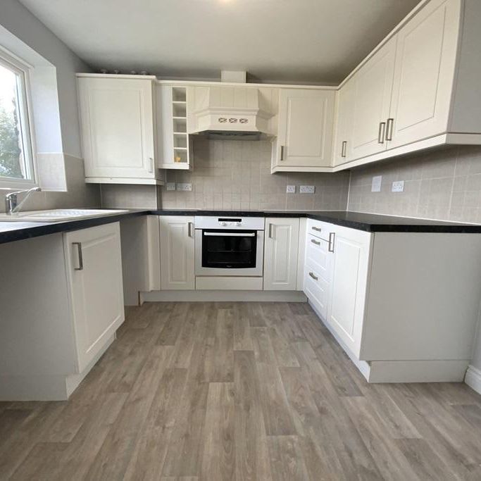 3 bedroom semi-detached house to rent - Photo 1