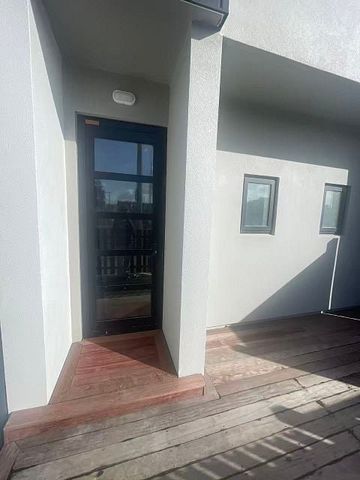 Brand new townhouse with great location - Photo 4