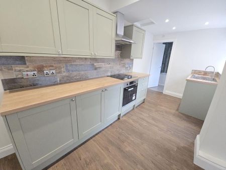 3 bedroom terraced house to rent - Photo 5