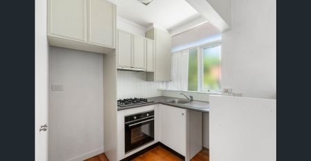 Bayside Living with Courtyard Style! - Photo 2